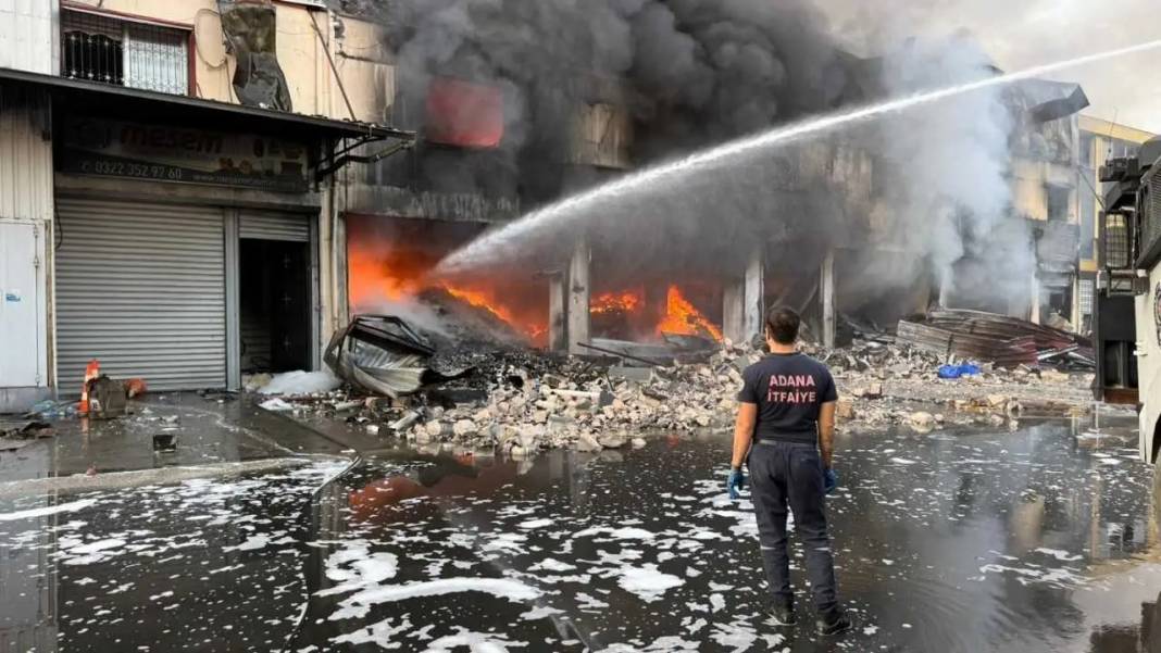 Adana’da Hırdavat Dükkanında Başlayan Yangın Ticaret Merkezini Sardı! 9